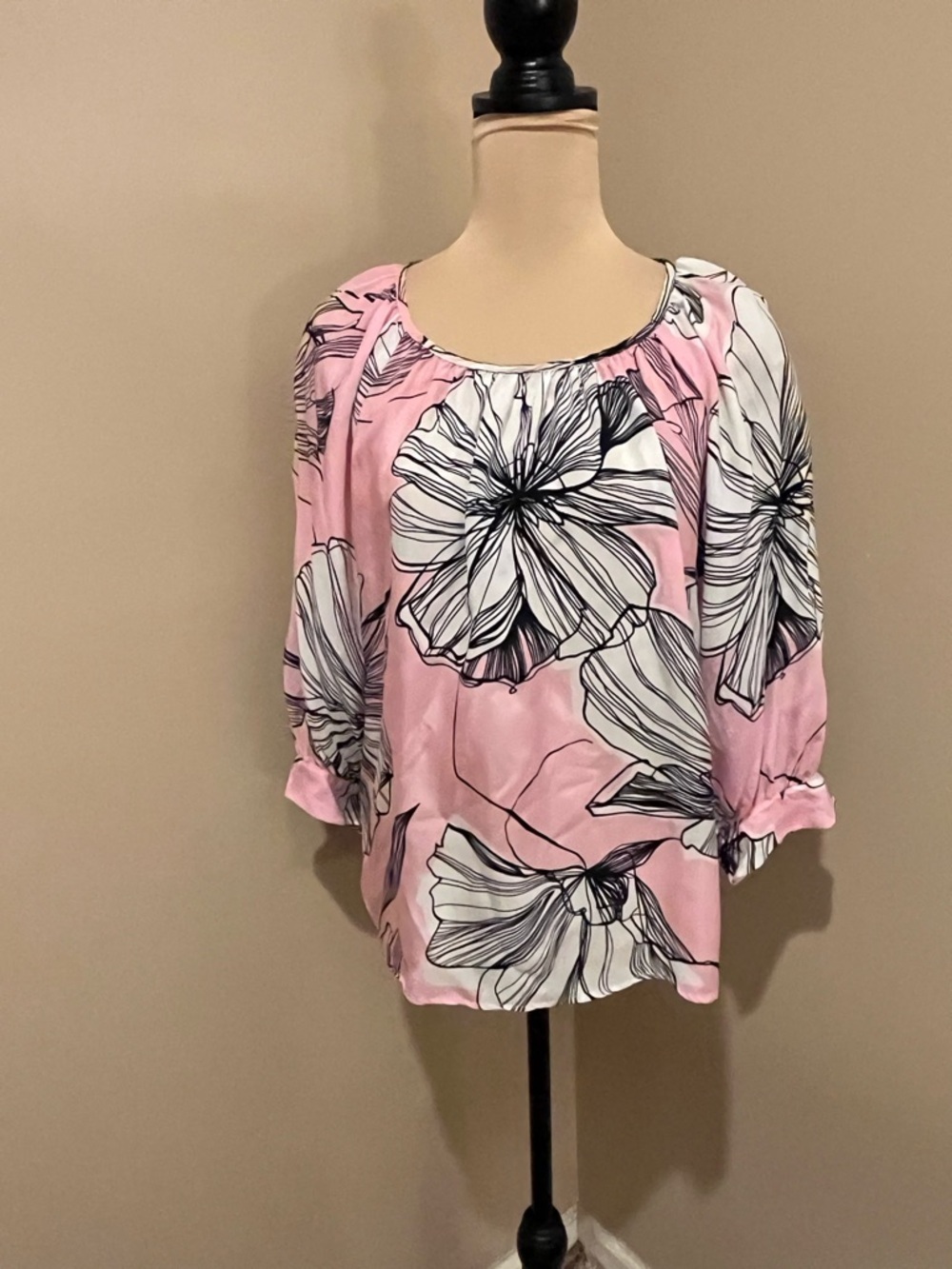 Karen Kane Pink Floral Scoop-Neck Blouse, size Large